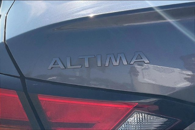 Used 2025 Nissan Altima 2.5 SV FWD image 9