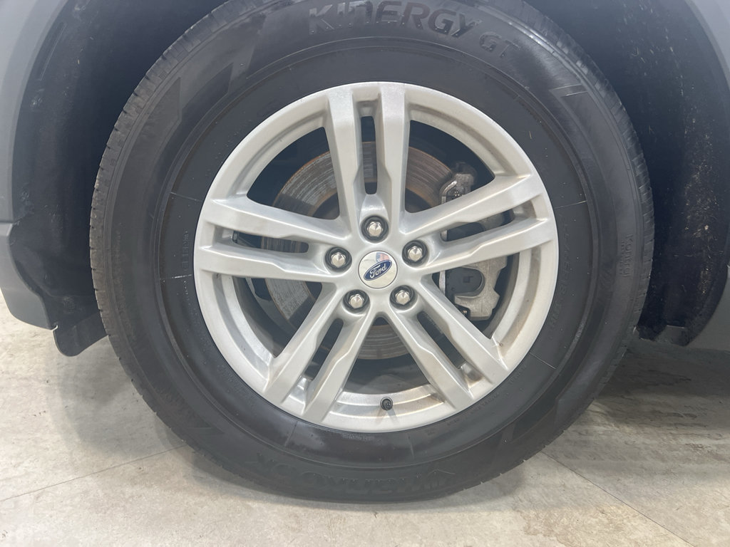 Certified 2024 Ford Explorer XLT RWD image 28