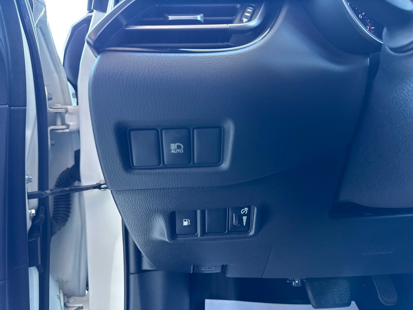 Used 2018 Toyota C-HR XLE FWD image 23