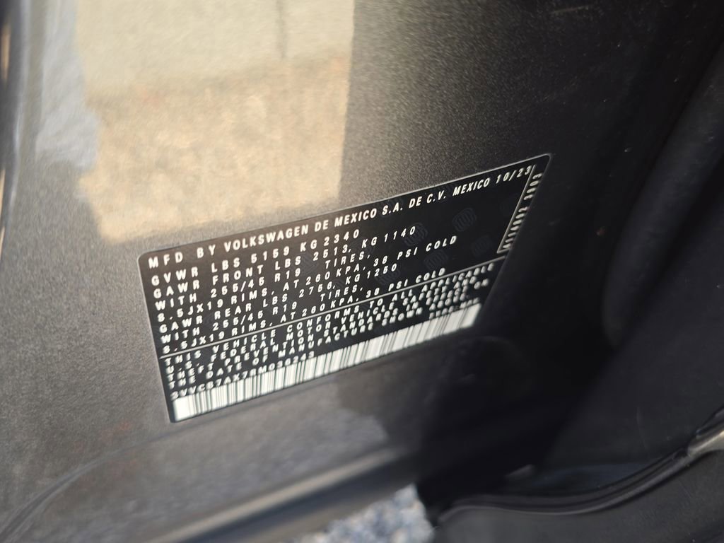 Used 2024 Volkswagen Tiguan SE R-Line image 32