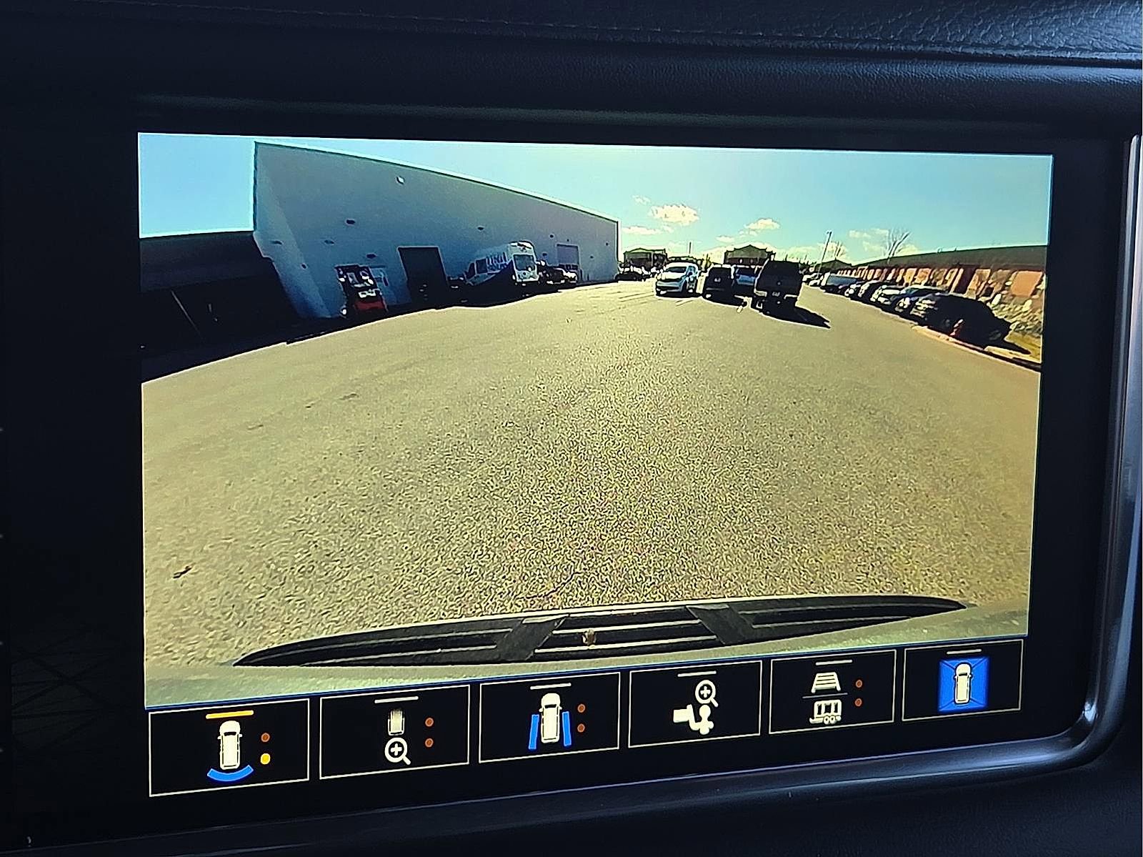 Used 2023 GMC Yukon Denali RWD image 17