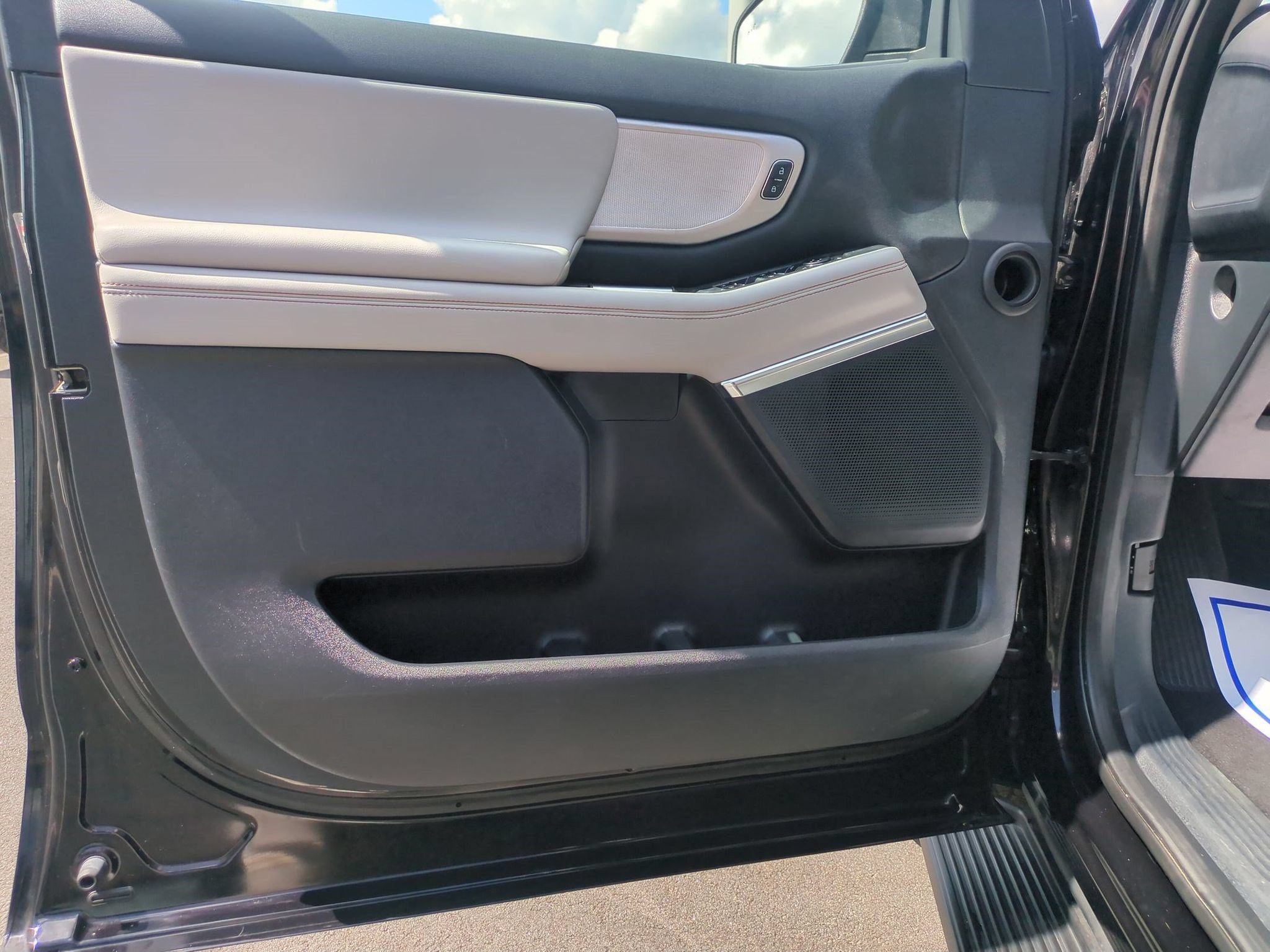 Certified 2025 Ford Expedition Max Active RWD image 11