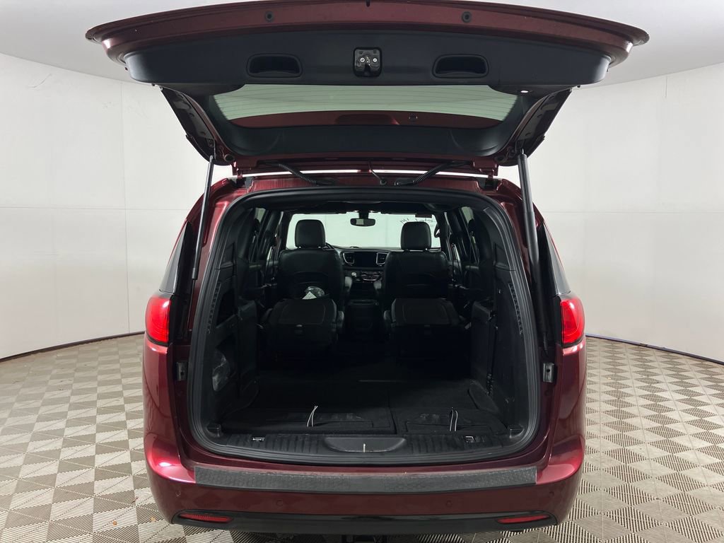 Used 2020 Chrysler Pacifica Touring w/ S Appearance Package image 28