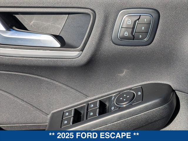 Certified 2025 Ford Escape Platinum image 11