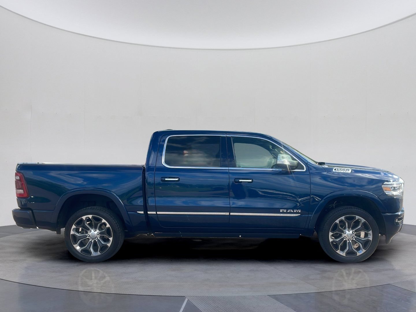 Used 2022 RAM 1500 Limited w/ Body-Colour Bumper Group AWD/4WD image 7