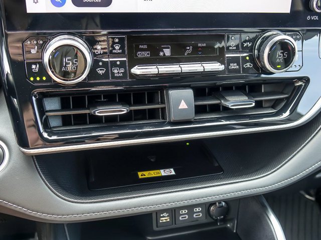 Used 2024 Toyota Highlander Platinum AWD/4WD image 24