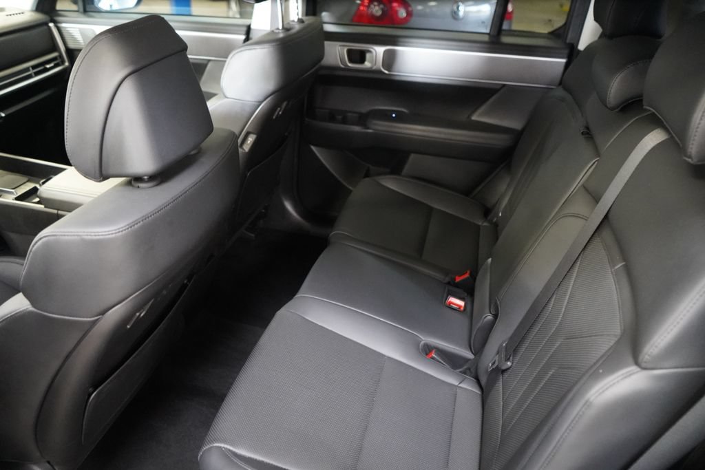 Used 2025 Hyundai Santa Fe SEL FWD image 28
