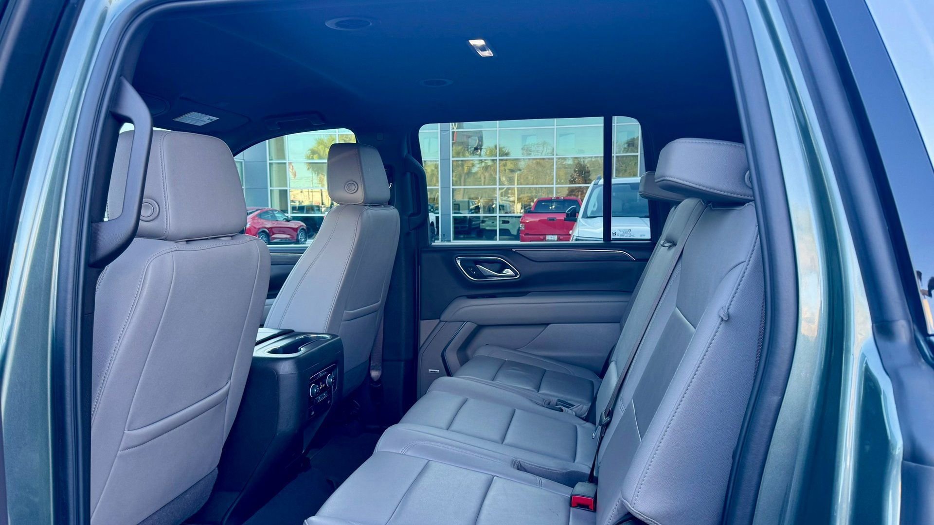 Used 2024 Chevrolet Suburban LT image 24