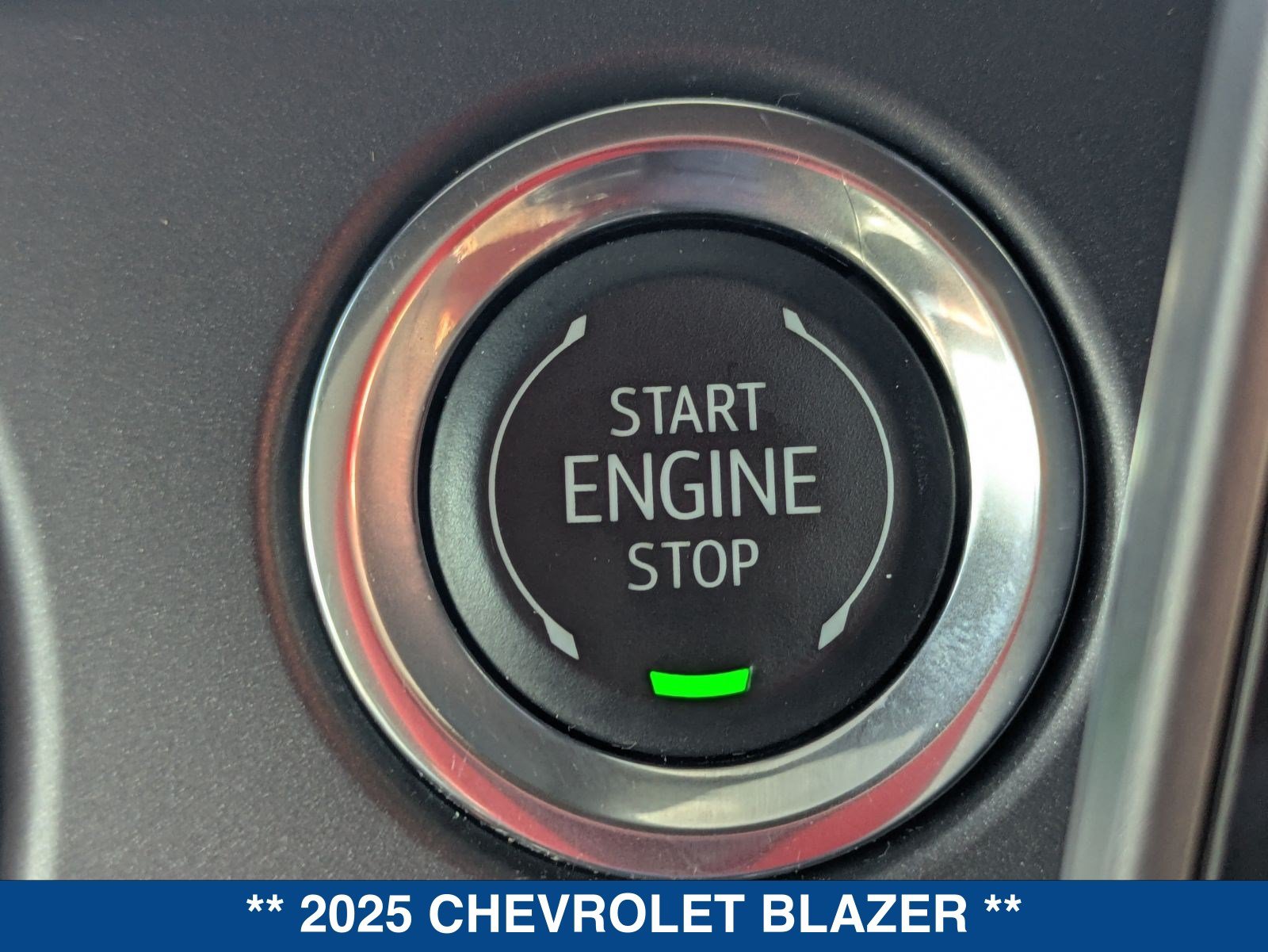Used 2025 Chevrolet Blazer LT FWD image 34