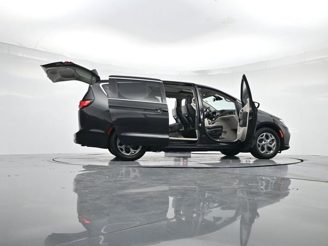 Used 2024 Chrysler Pacifica Limited image 52