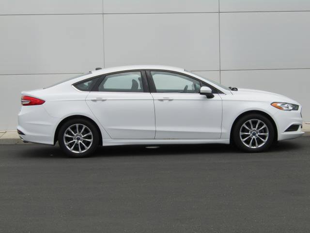 Certified 2017 Ford Fusion SE FWD image 3