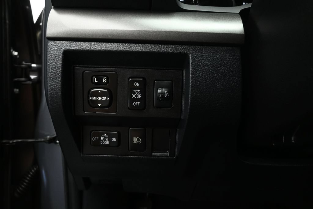 Used 2018 Toyota Tundra SR5 RWD image 12