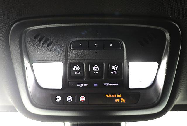 Used 2022 Chevrolet Traverse RS image 21