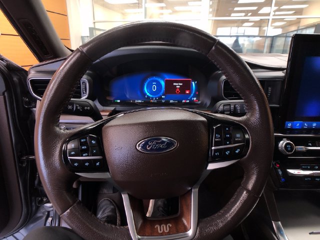 Certified 2022 Ford Explorer King Ranch w/ Premium Technology Package AWD/4WD image 13