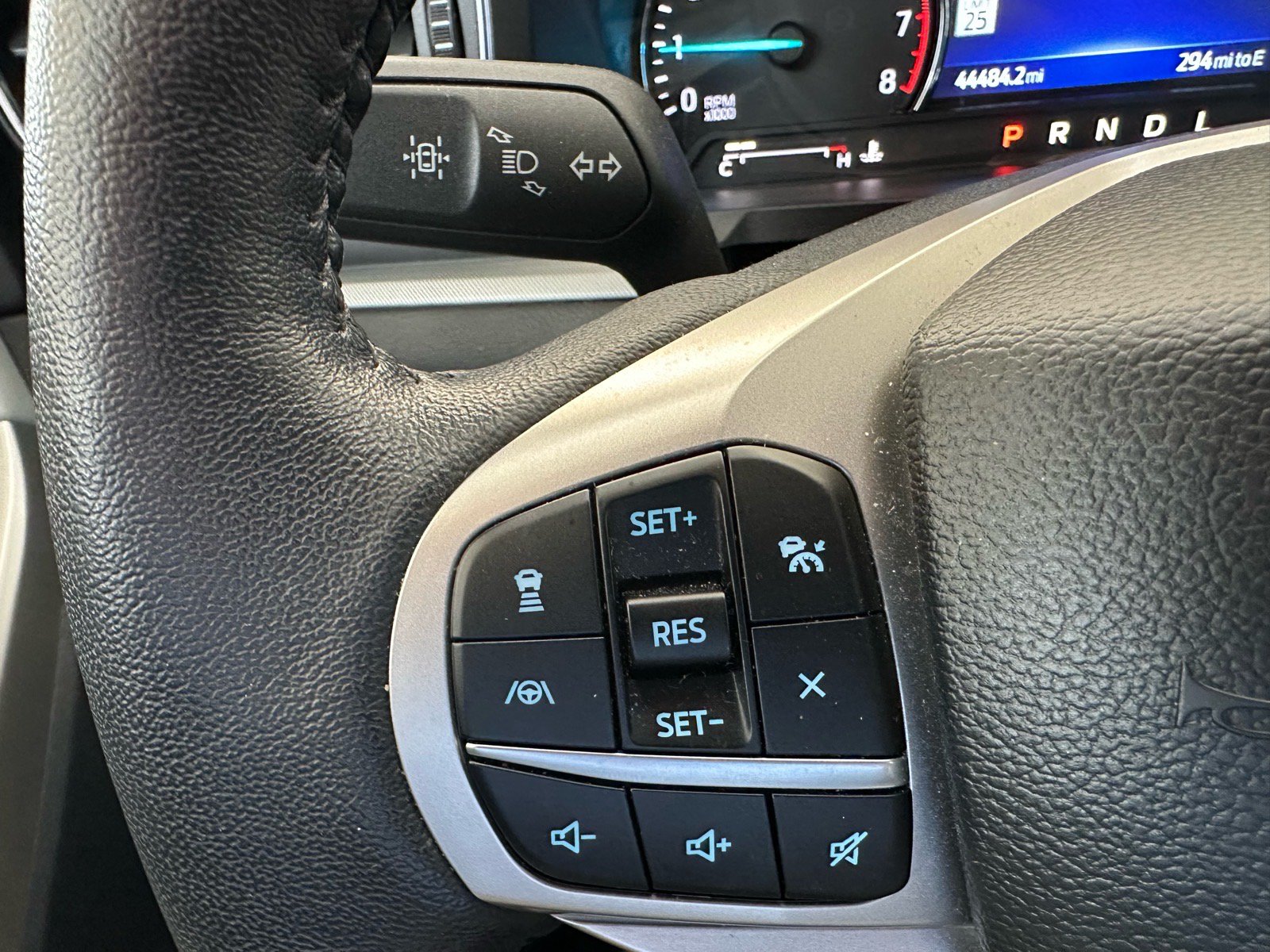Certified 2022 Ford Explorer XLT w/ Equipment Group 202A RWD image 39