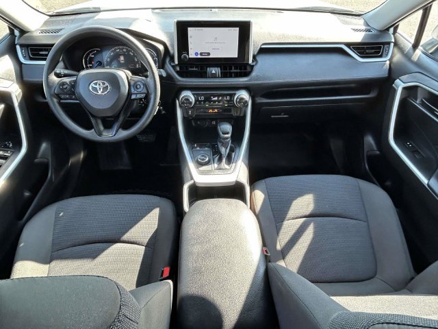 Used 2025 Toyota RAV4 LE AWD/4WD image 4