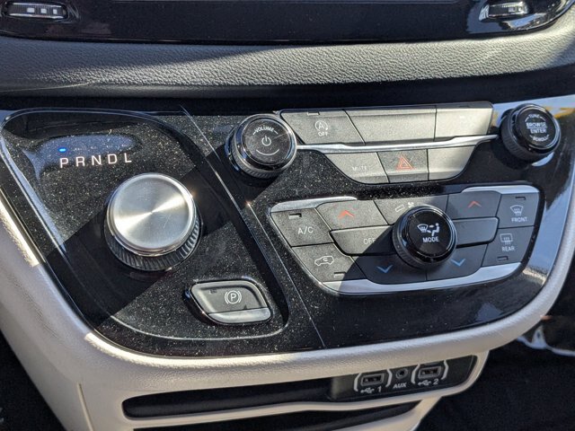 Used 2023 Chrysler Voyager LX FWD image 21