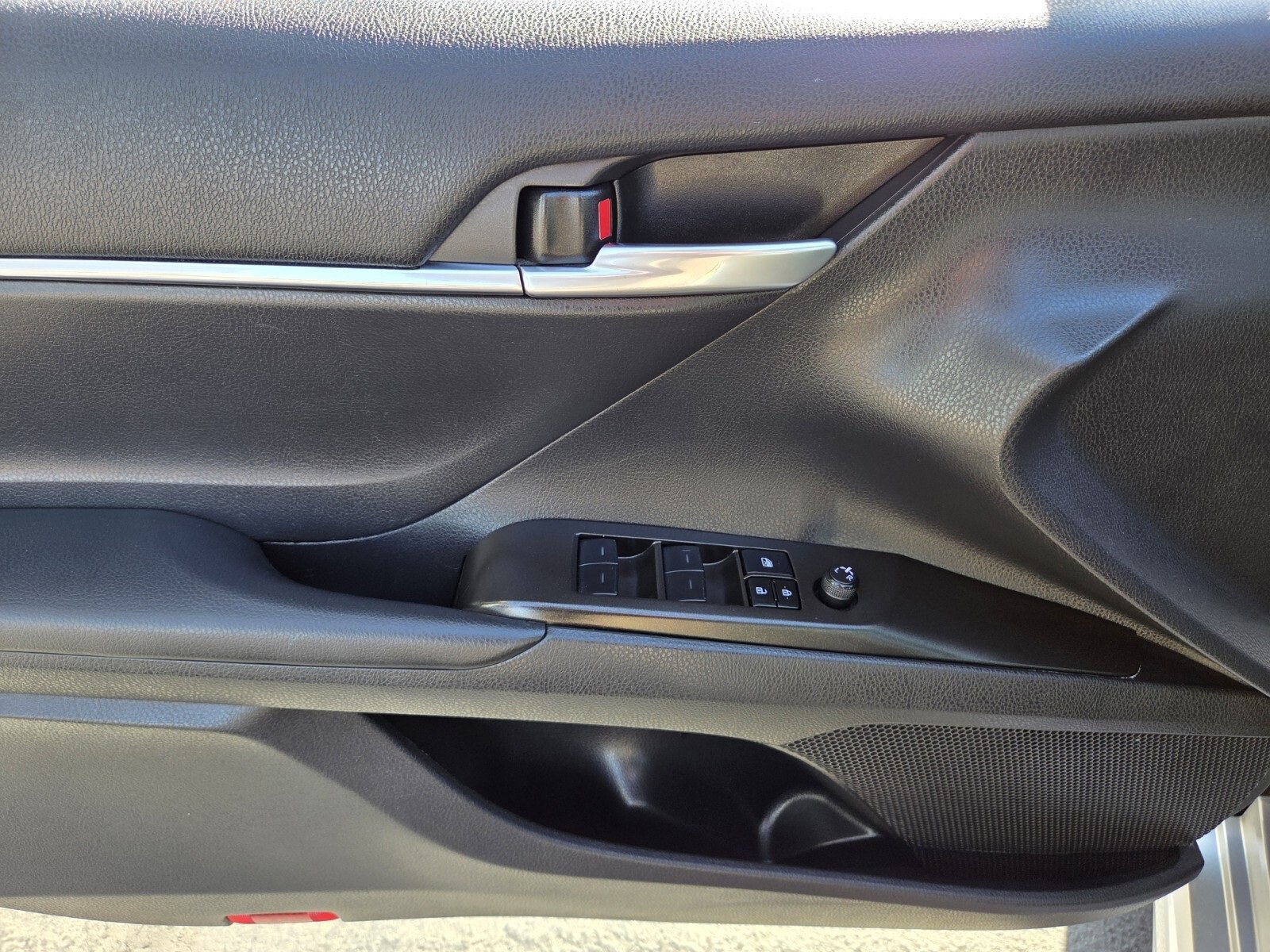 Used 2024 Toyota Camry SE image 17