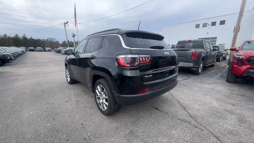 Used 2024 Jeep Compass Latitude AWD/4WD image 16