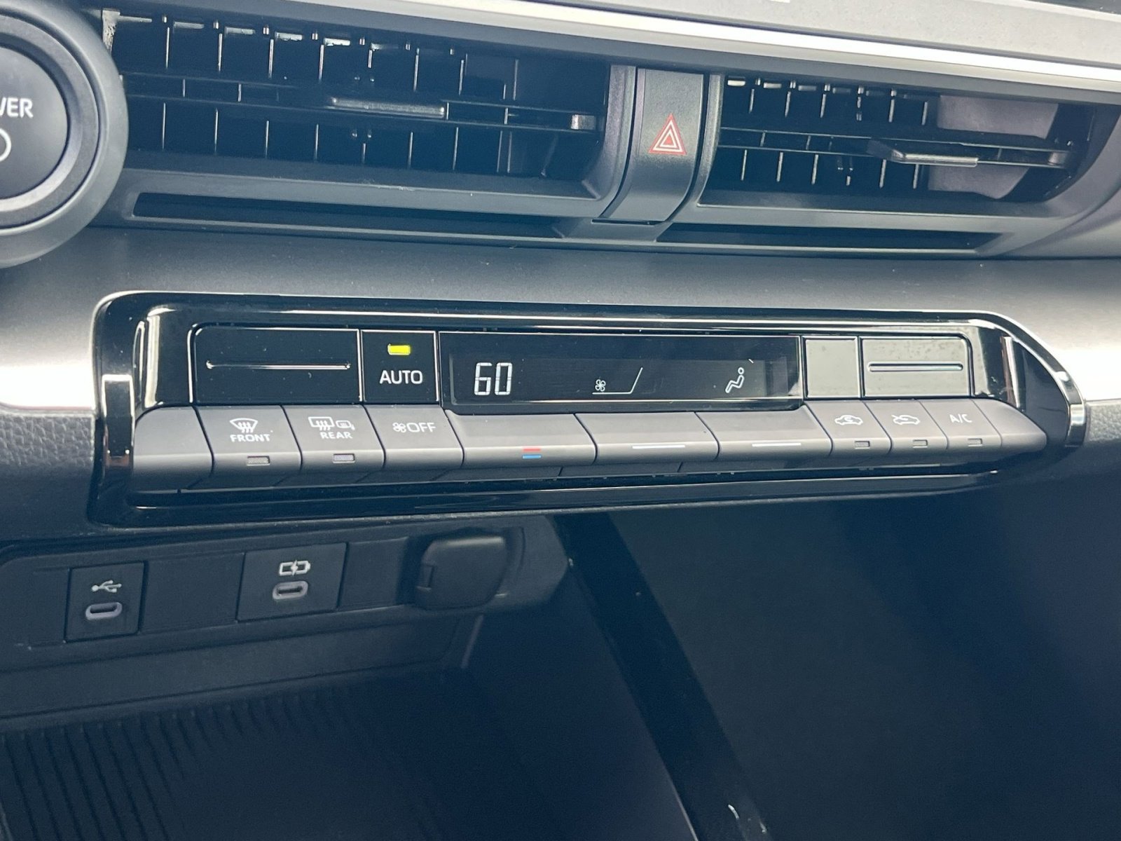 Used 2025 Toyota Prius LE image 20