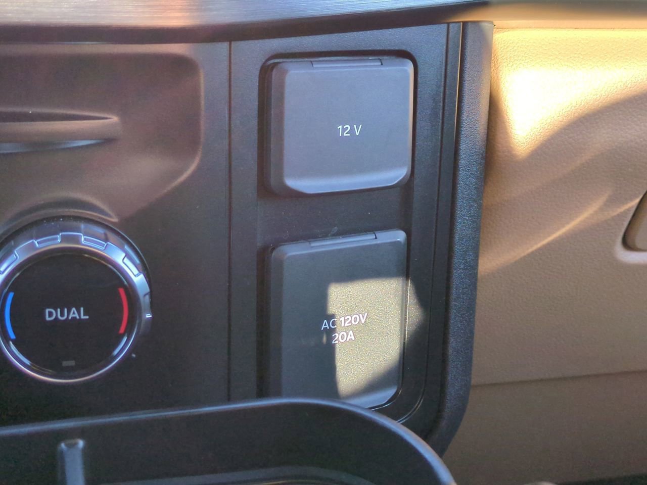 Certified 2025 Ford F350 Lariat w/ Tremor Off-Road Package image 21