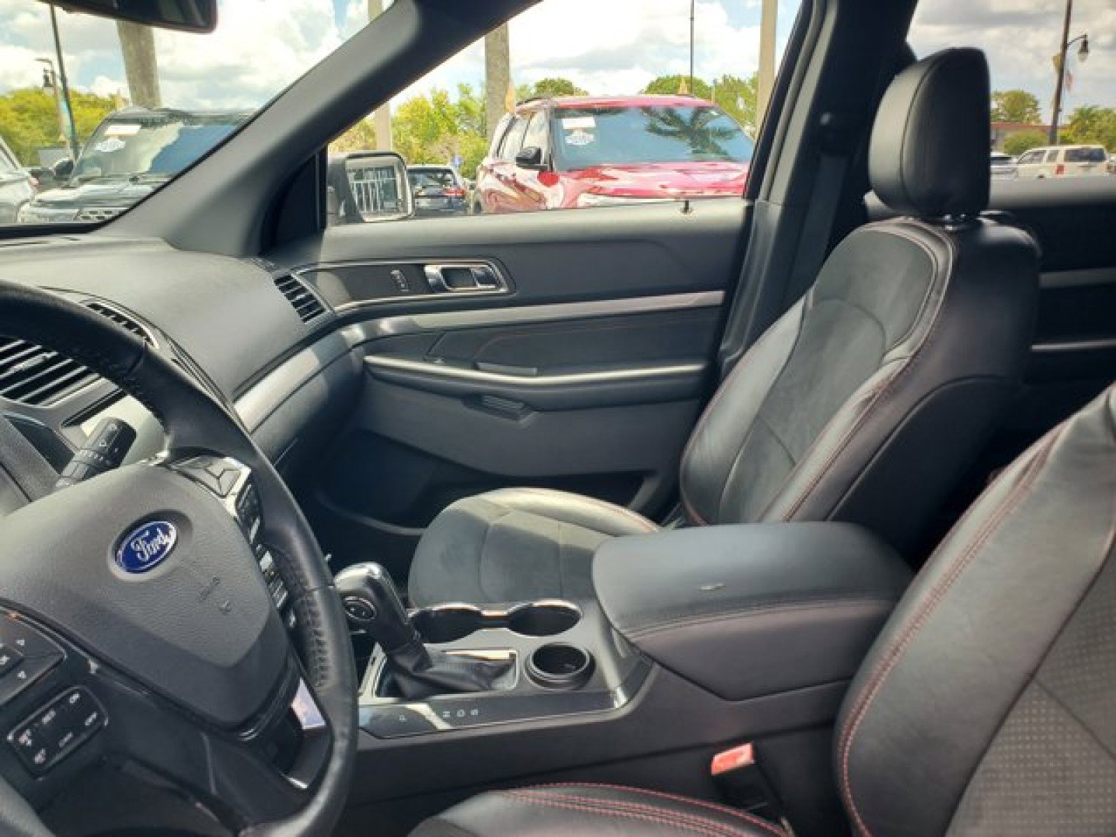 Certified 2019 Ford Explorer XLT w/ Equipment Group 202A FWD image 9