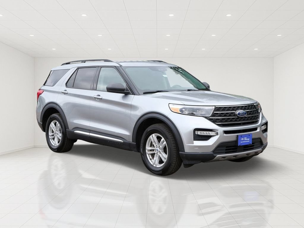 Certified 2023 Ford Explorer XLT w/ Equipment Group 202A AWD/4WD image 1
