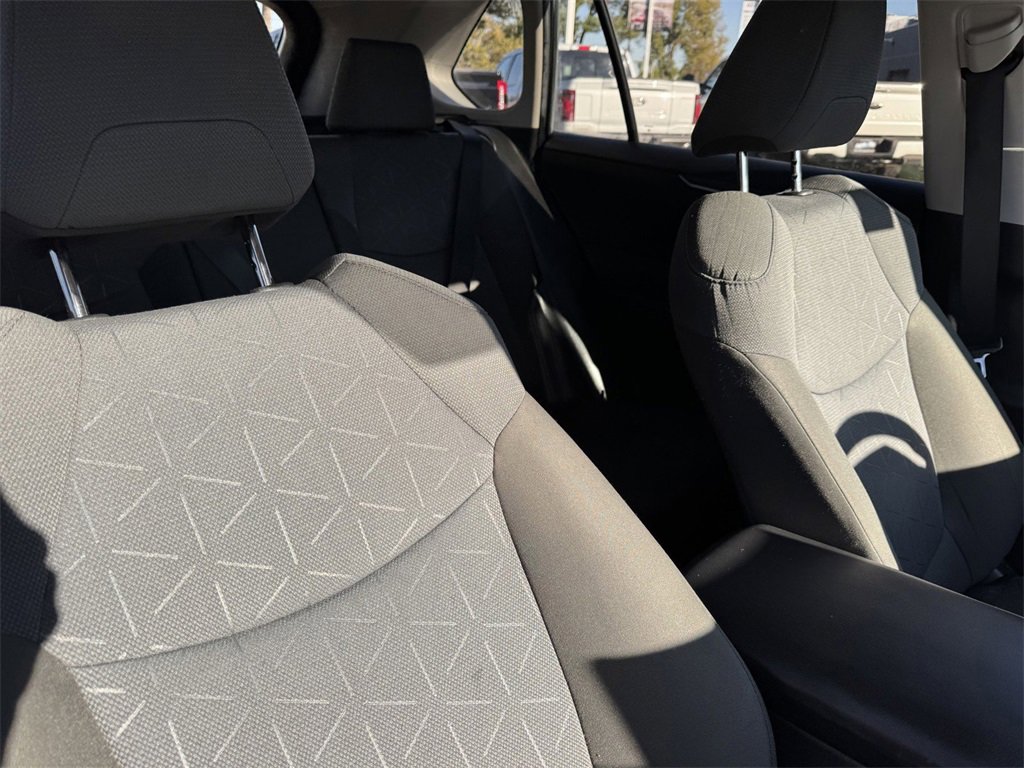 Used 2022 Toyota RAV4 XLE image 7