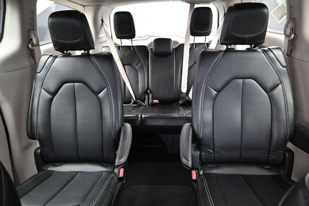Used 2024 Chrysler Pacifica Touring-L FWD image 23