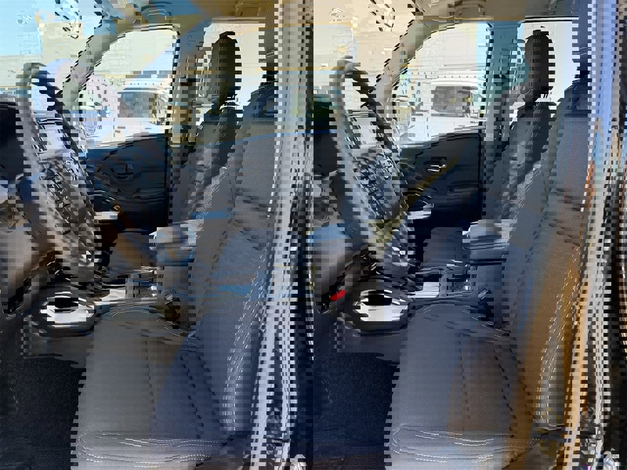 Used 2024 Nissan Frontier SV image 24