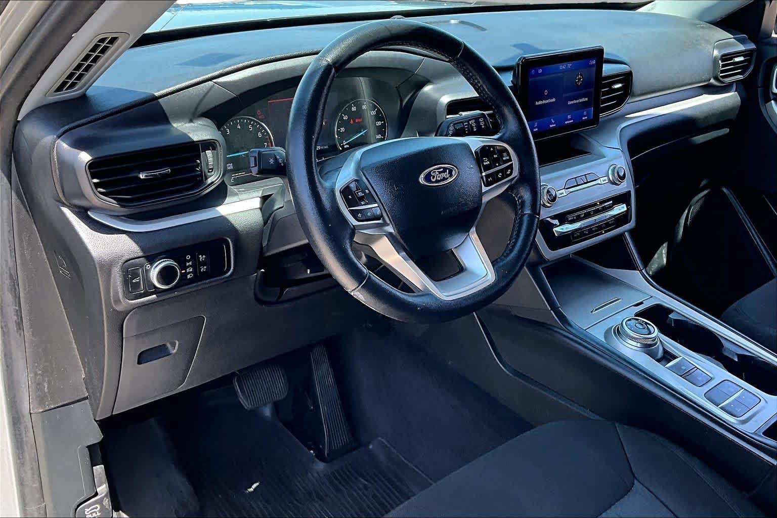Certified 2023 Ford Explorer XLT RWD image 16