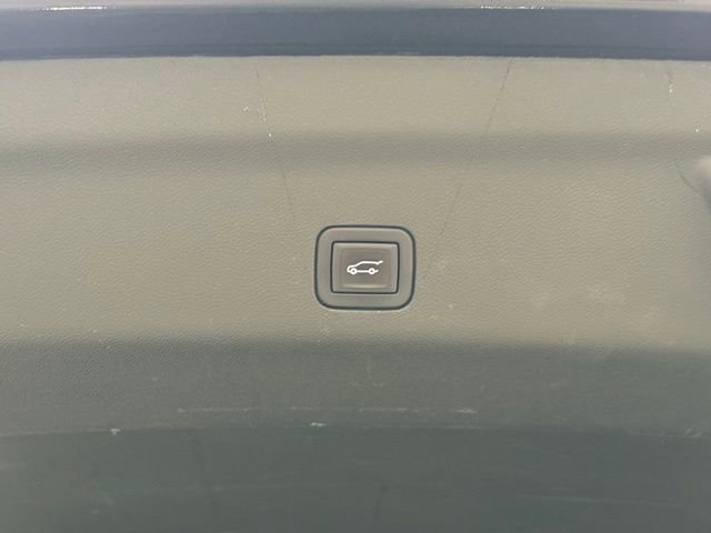 Used 2023 GMC Yukon SLT image 39