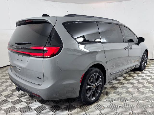 Used 2023 Chrysler Pacifica Touring-L w/ Road Tripper Package AWD/4WD image 3