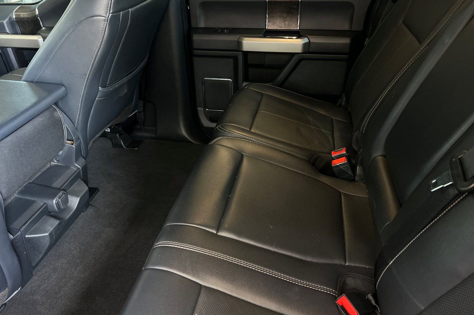 Certified 2022 Ford F250 Lariat w/ Black Appearance Package image 12