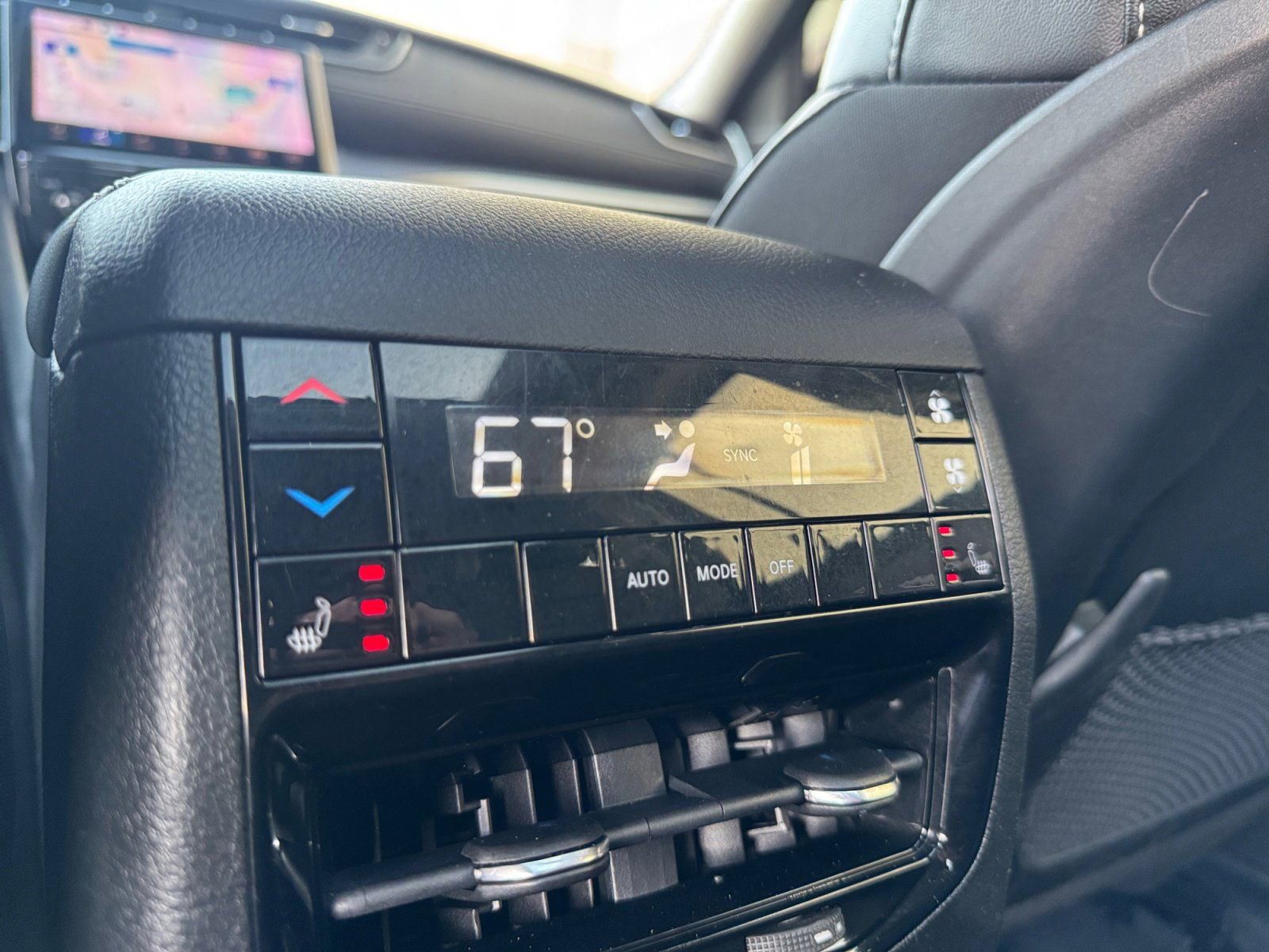 Used 2022 Jeep Grand Cherokee L Limited w/ Black Appearance Package image 19