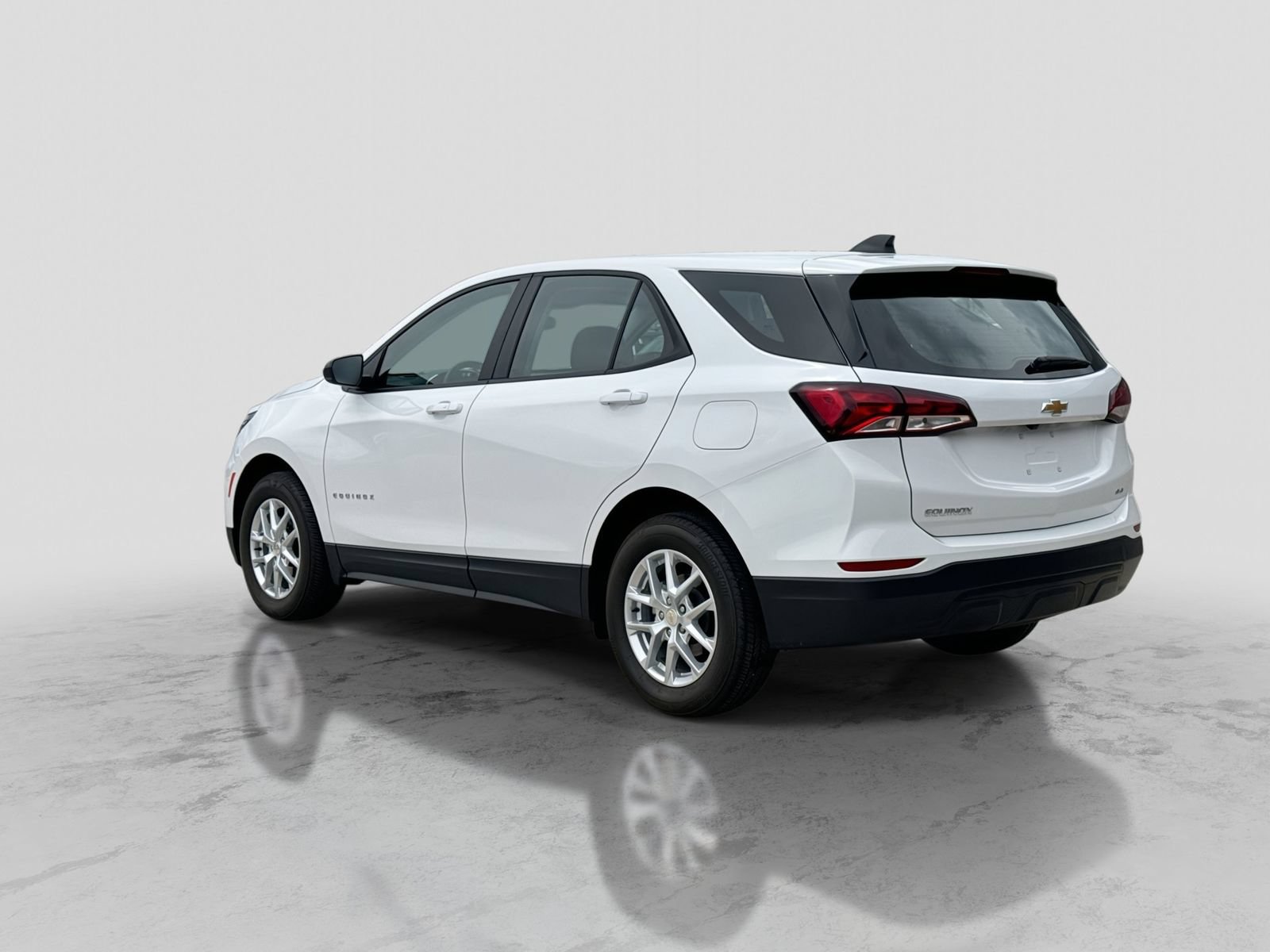 Used 2023 Chevrolet Equinox LS w/ LPO, Floor Liner Package AWD/4WD image 5