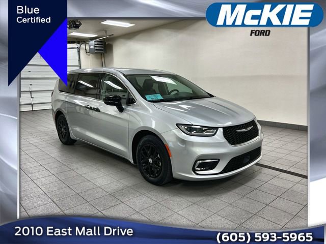 Used 2024 Chrysler Pacifica Touring-L FWD image 1