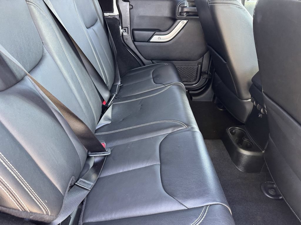 Used 2018 Jeep Wrangler Unlimited Sahara w/ Connectivity Group AWD/4WD image 10