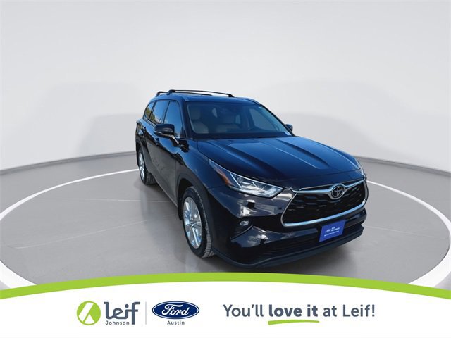Used 2021 Toyota Highlander Limited image 3