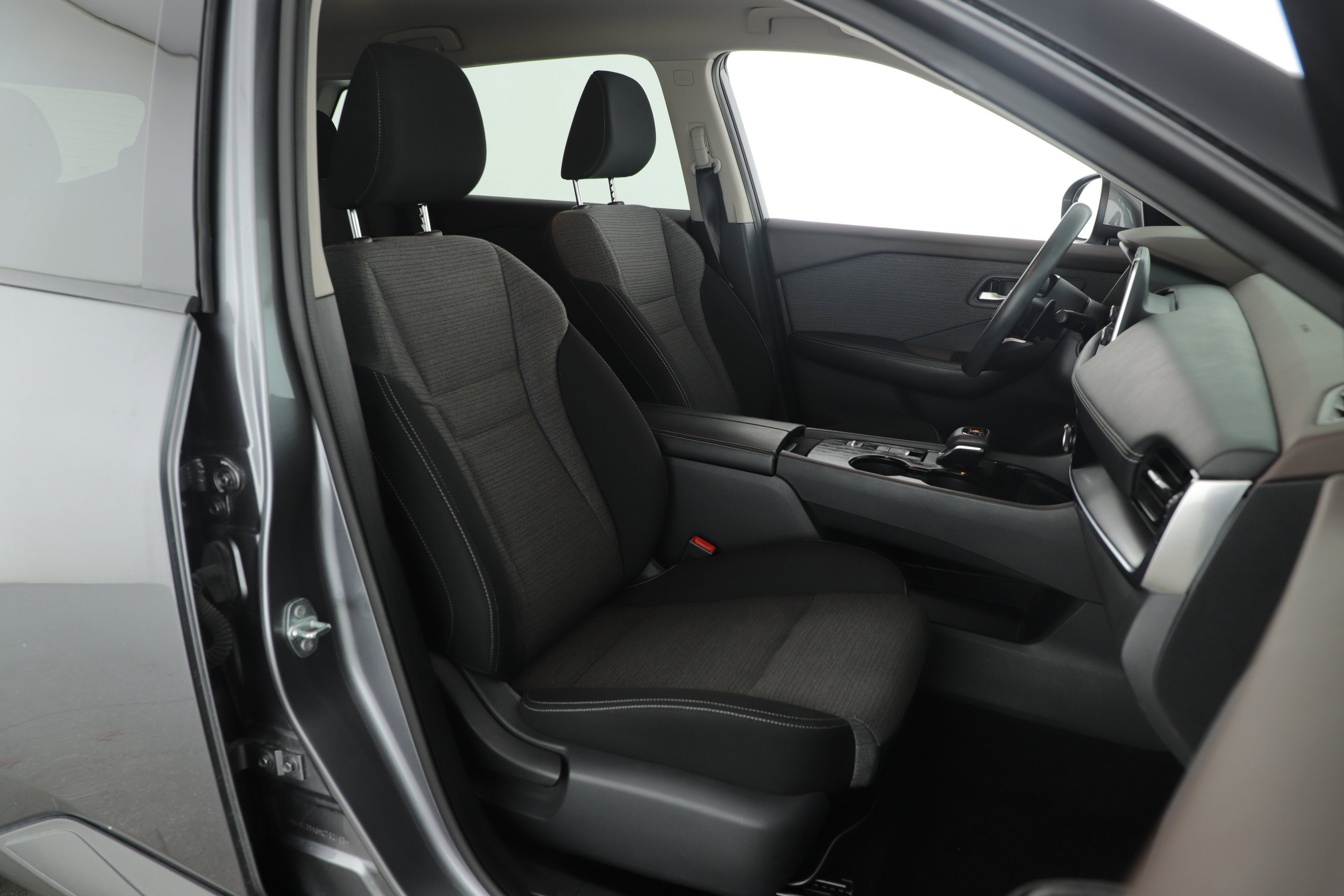 Used 2021 Nissan Rogue SV image 14