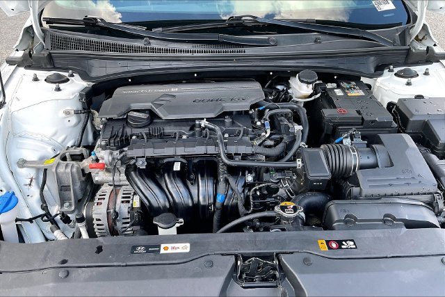 Used 2024 Hyundai Elantra SE FWD image 11