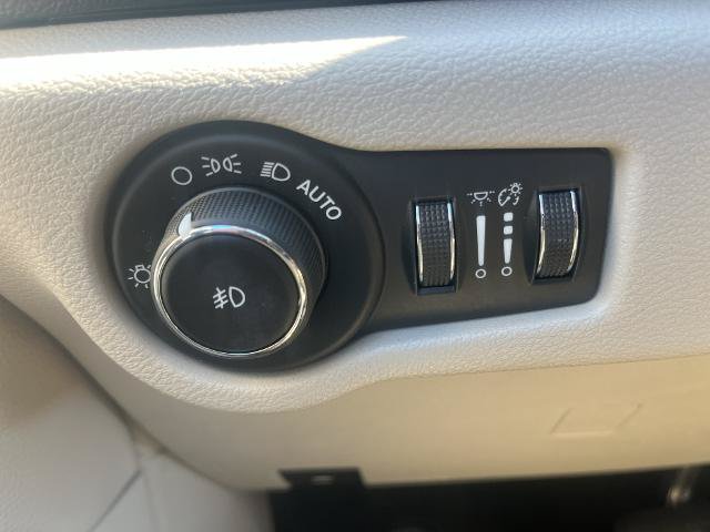 Used 2017 Chrysler Pacifica Touring-L Plus FWD image 30