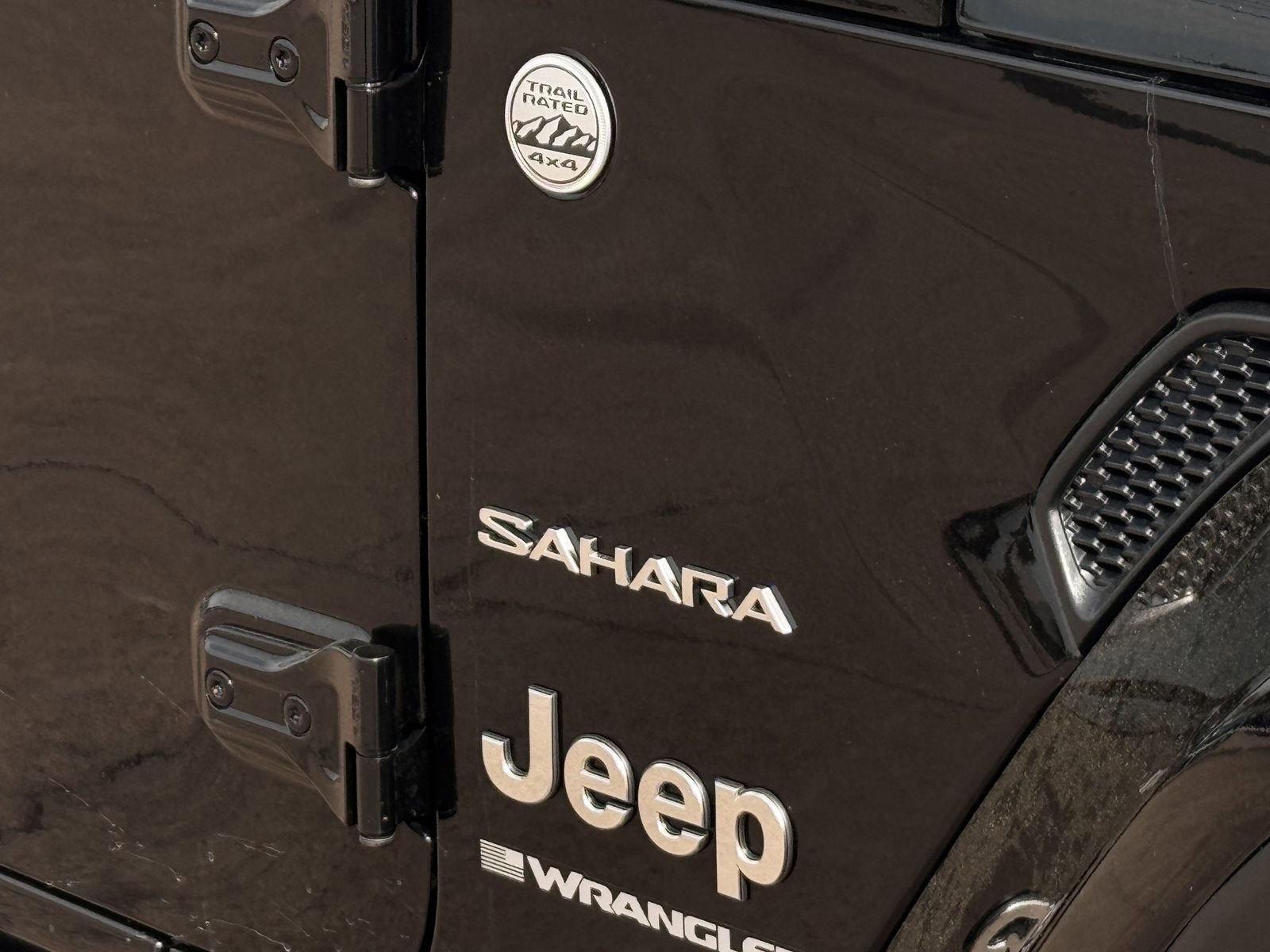 Used 2024 Jeep Wrangler Sahara w/ Safety Group image 11