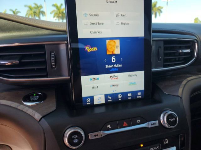 Certified 2020 Ford Explorer Platinum w/ Premium Technology Package image 31