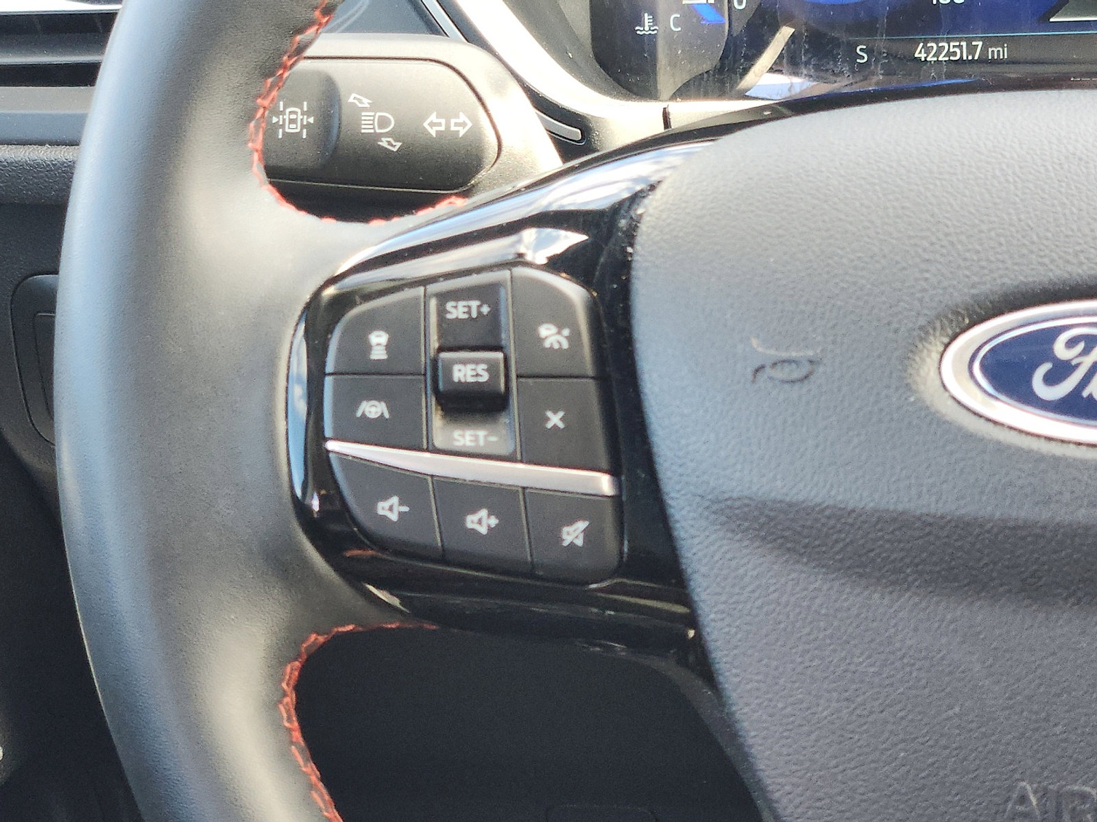 Certified 2022 Ford Escape SEL w/ SEL Stealth AWD Package image 15