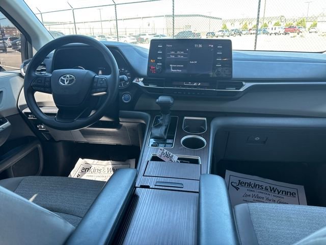 Used 2023 Toyota Sienna LE image 9