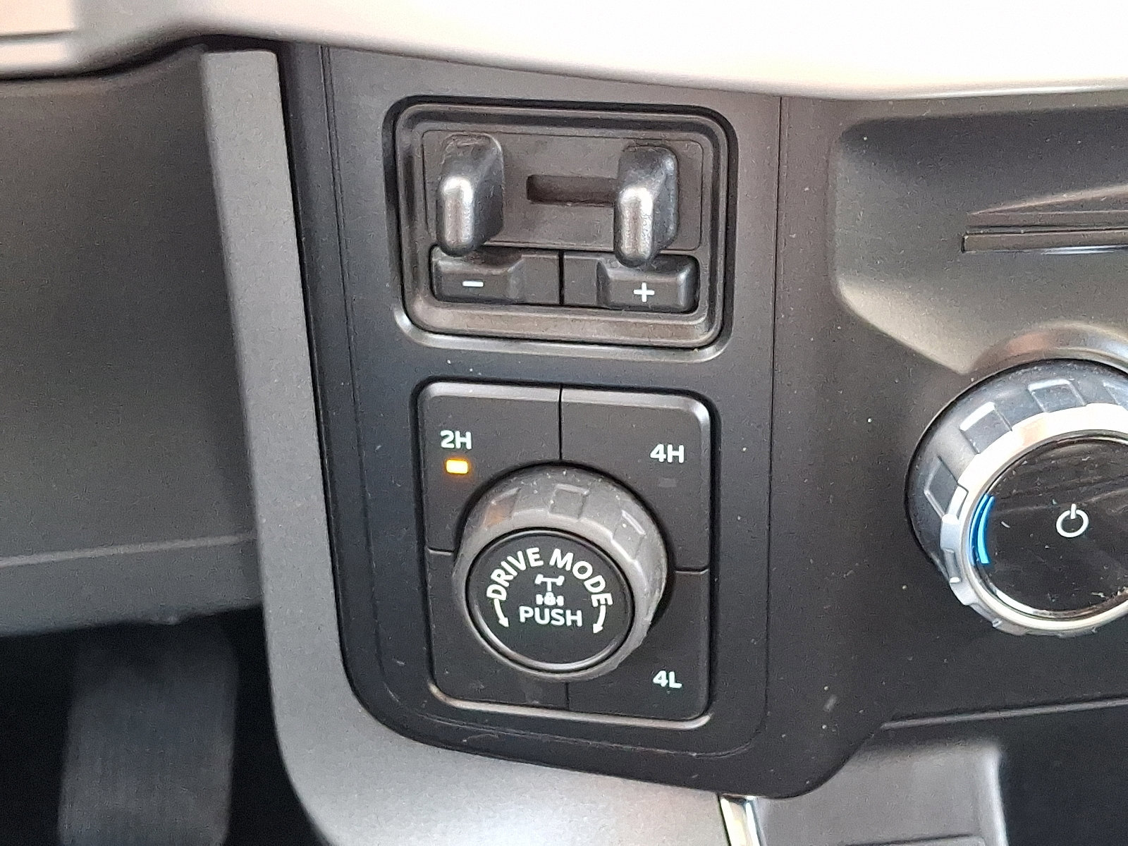 Certified 2022 Ford F150 XLT w/ Equipment Group 302A High image 25