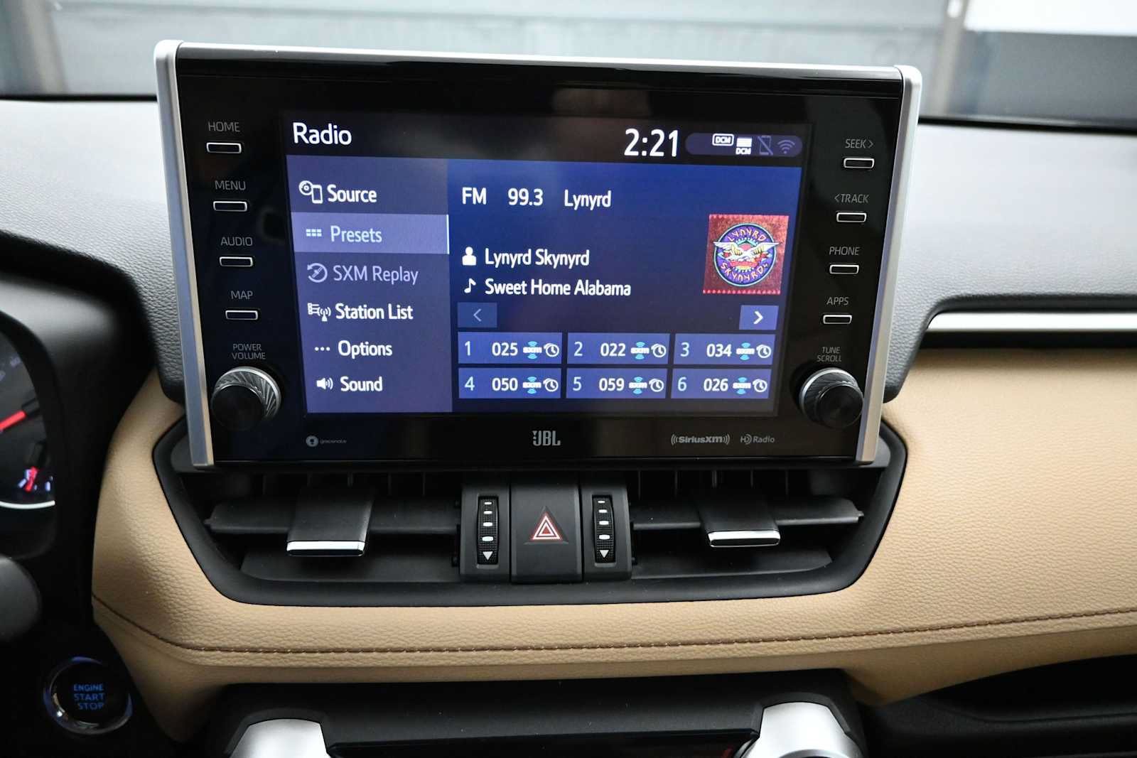 Used 2022 Toyota RAV4 XLE Premium AWD/4WD image 23