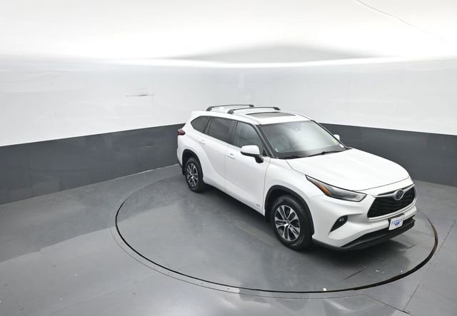 Used 2023 Toyota Highlander XLE AWD/4WD image 19