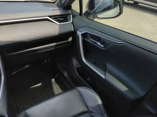 Used 2020 Toyota RAV4 XSE w/ XSE Grade Weather Package AWD/4WD image 19